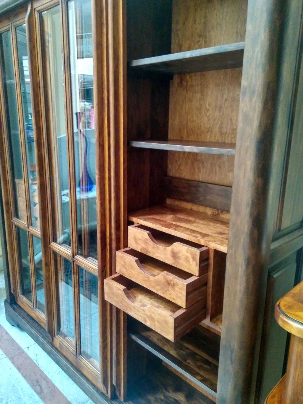 картинка Шкаф-купе для книг «Луи Филипп» МО 26.01 от магазина Лида регион