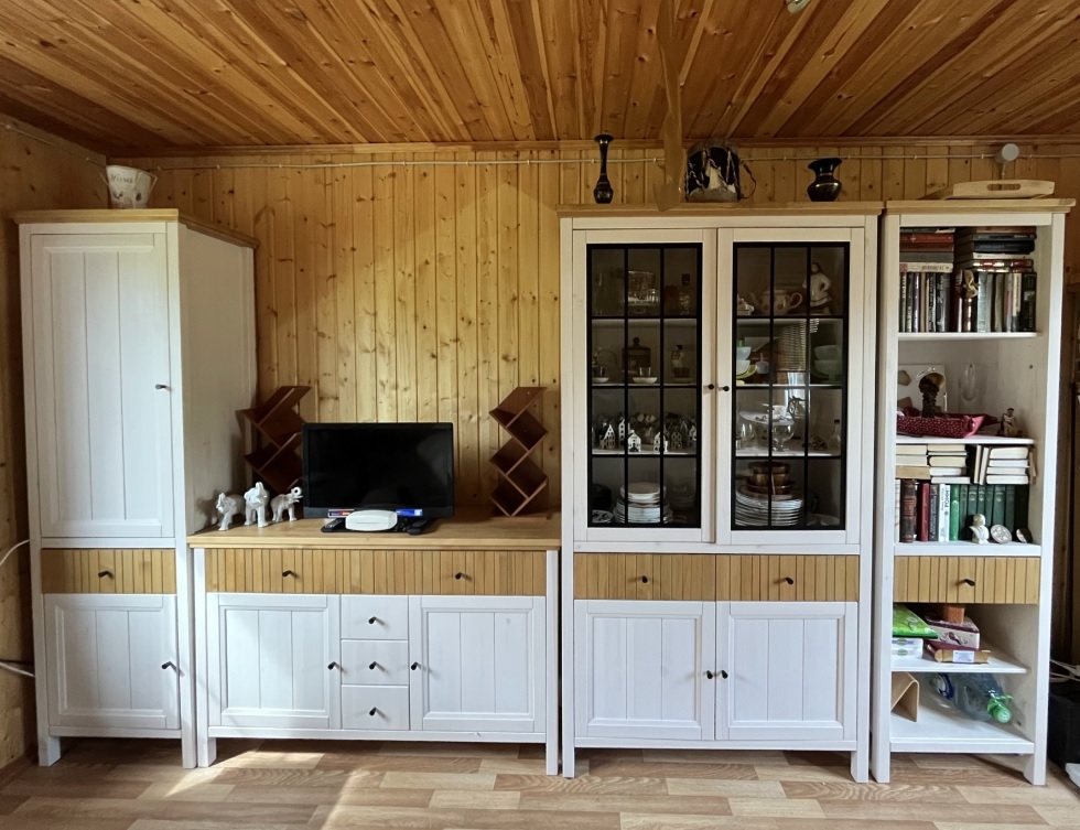 Шкаф для посуды "Сканди" 222СТЧ стеклянные и глухие двери №1