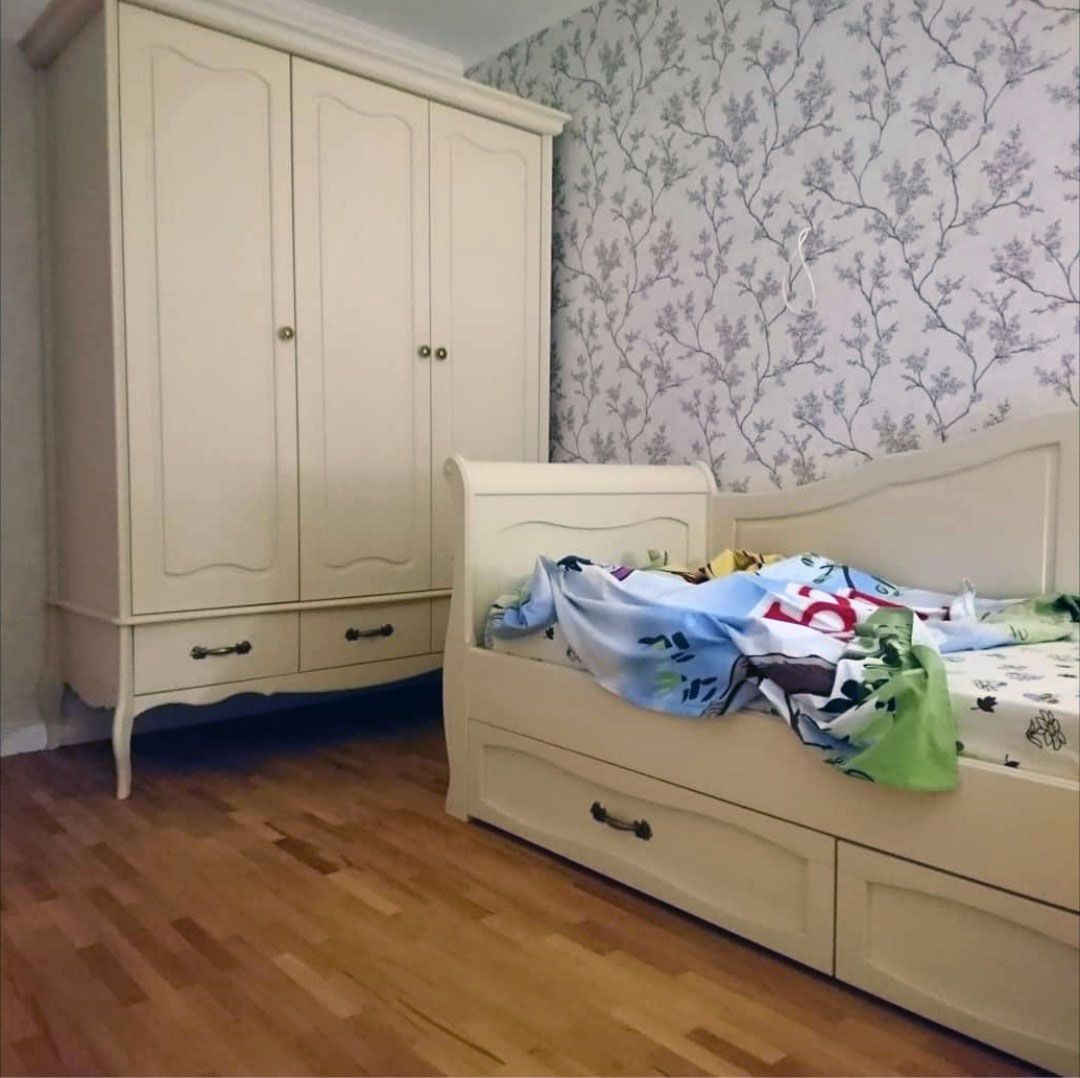 Шкаф трехдверный "Лебо" с глухими дверями №2