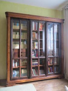 Шкаф-купе для книг трехдверный «Луи Филипп» МО 26.01