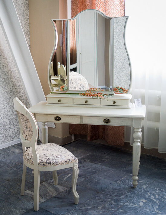 Стол туалетный "Лика" ММ 137-06 №1