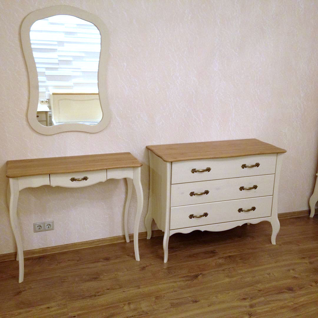 Стол туалетный "Лебо"  №2