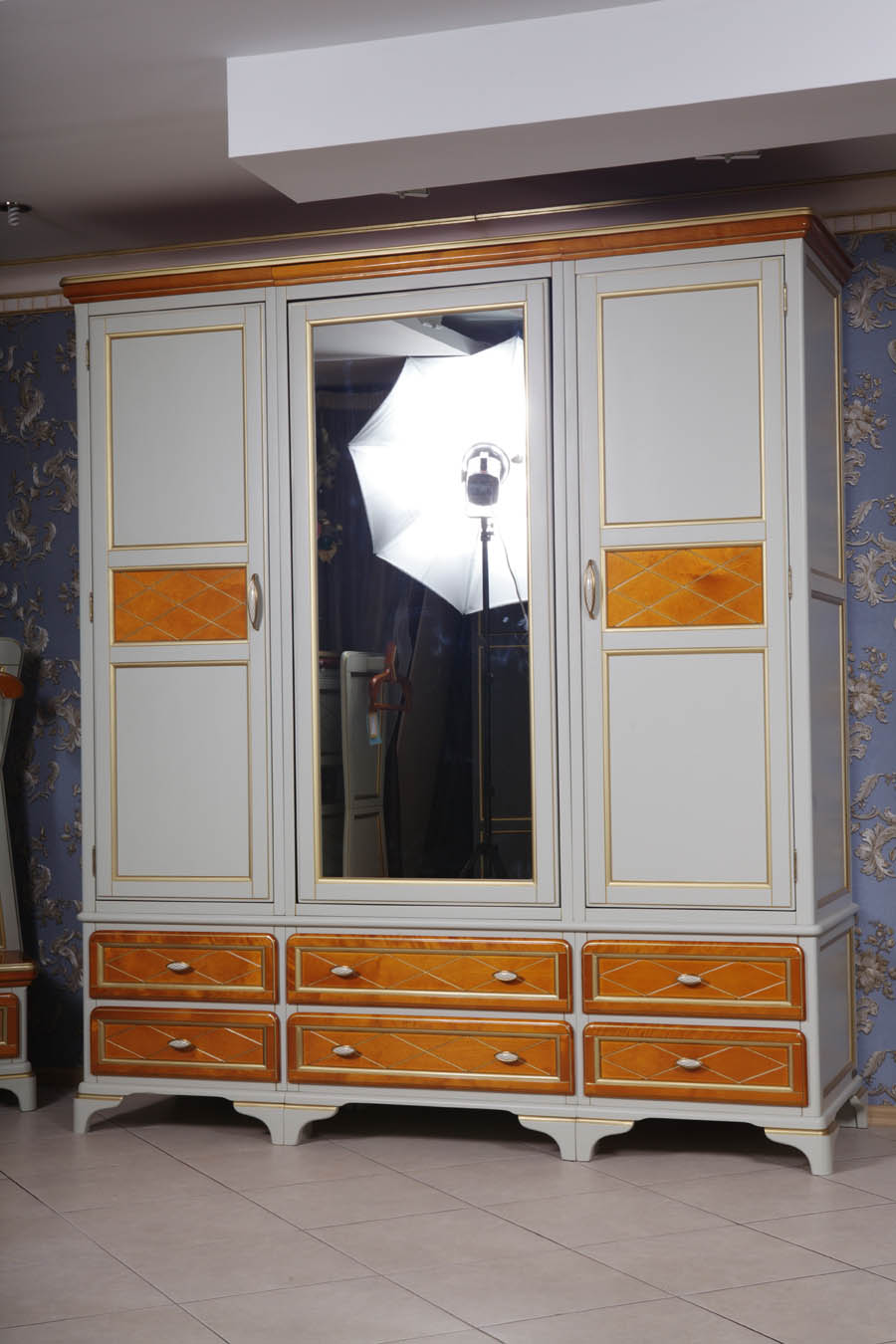 Шкаф трехдверный "Софи" СКМ-004-28 №0