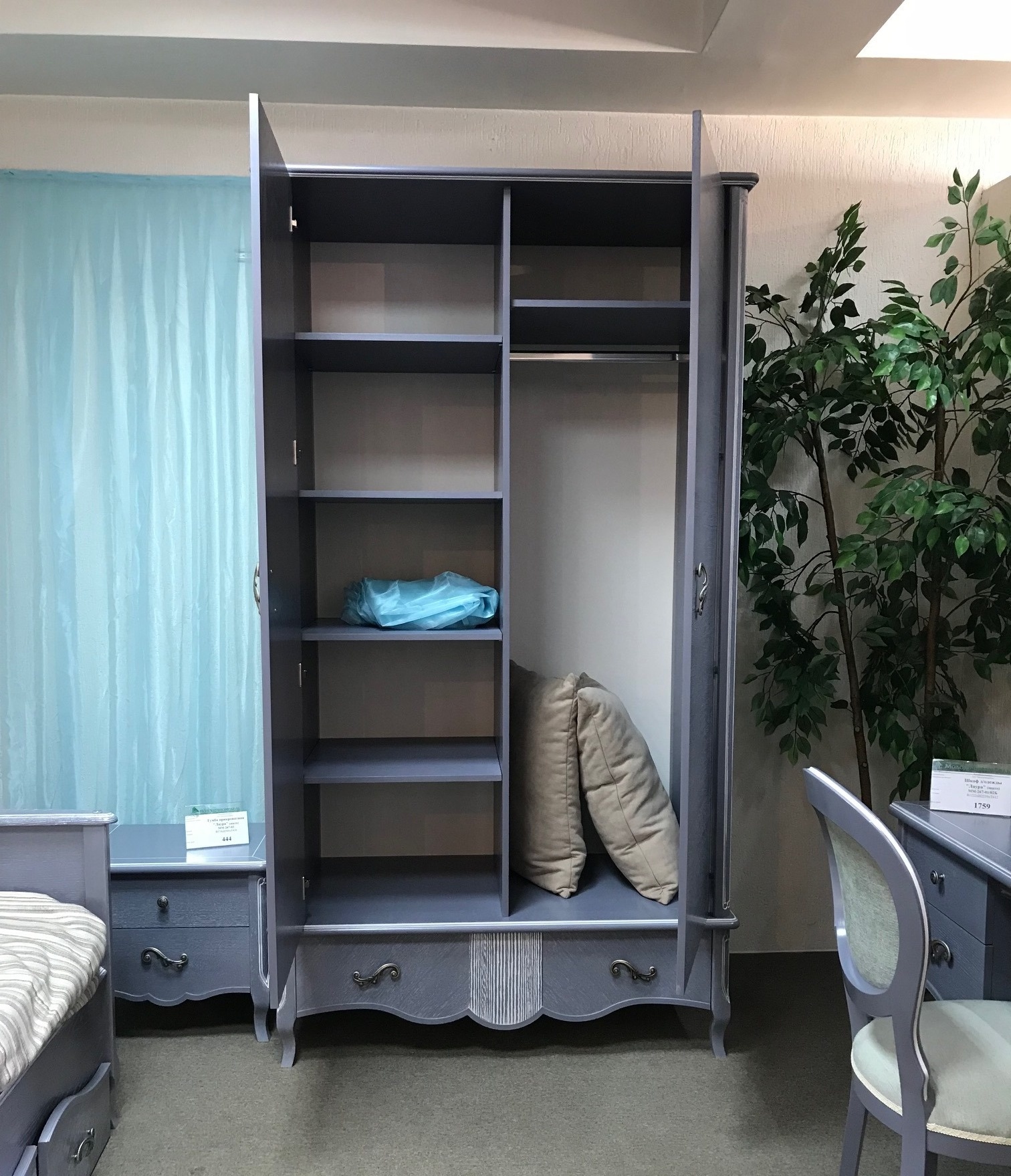 Шкаф двухдверный "Лаура" ММ-267-01/02Б №0