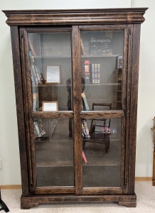 Шкаф-купе для книг двухдверный «Луи Филипп» МО 26.02