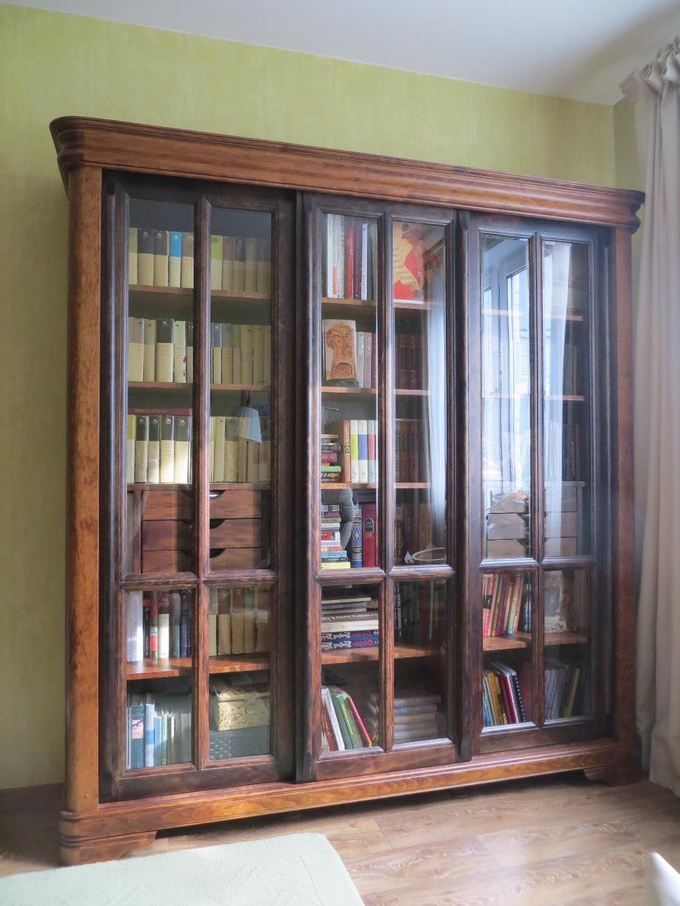 Шкаф-купе для книг трехдверный «Луи Филипп» МО 26.01